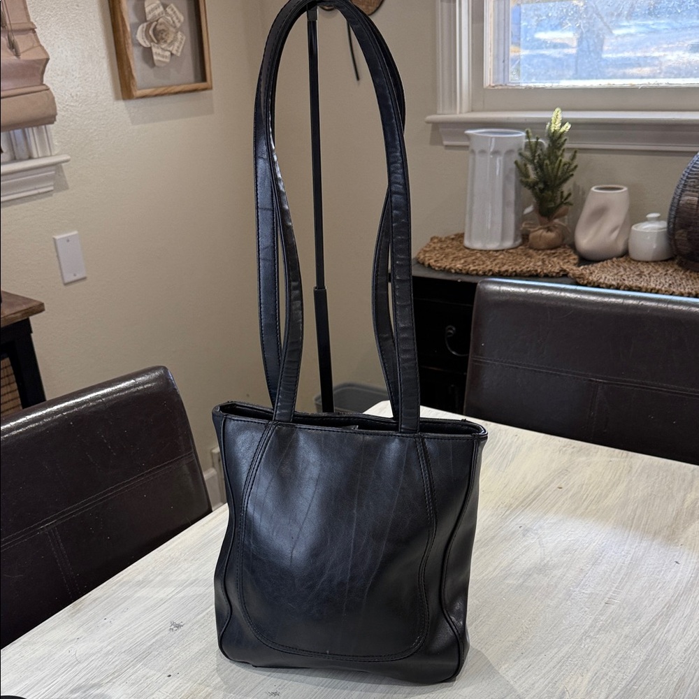 Sleek Black Leather Shoulder Bag